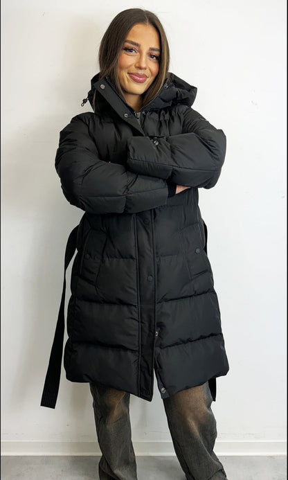 Mones Mynara - Daunen Steppmantel mit Gürtel