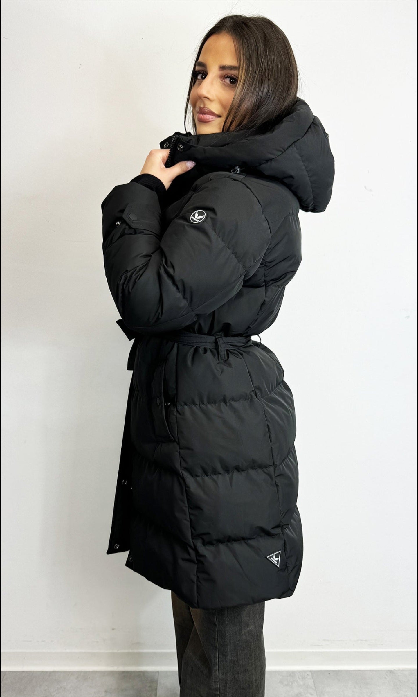 Mones Mynara - Daunen Steppmantel mit Gürtel